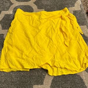 Bright yellow Skort Zac & Rachel size 10